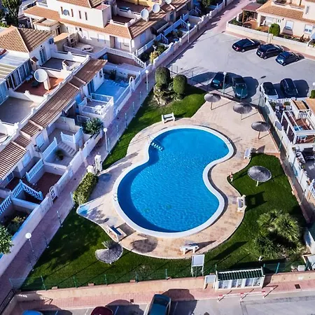 Renovated Townhouse - Rooftop, Garden & Stunning Views בית נופש אליקאנטה