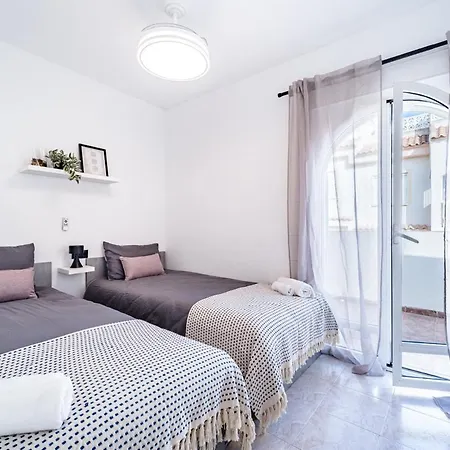 Renovated Townhouse - Rooftop, Garden & Stunning Views * אליקאנטה