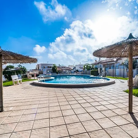 Renovated Townhouse - Rooftop, Garden & Stunning Views * אליקאנטה