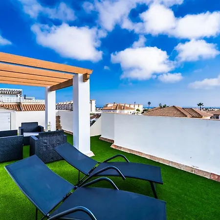 Renovated Townhouse - Rooftop, Garden & Stunning Views בית נופש אליקאנטה