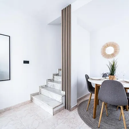 Renovated Townhouse - Rooftop, Garden & Stunning Views * אליקאנטה