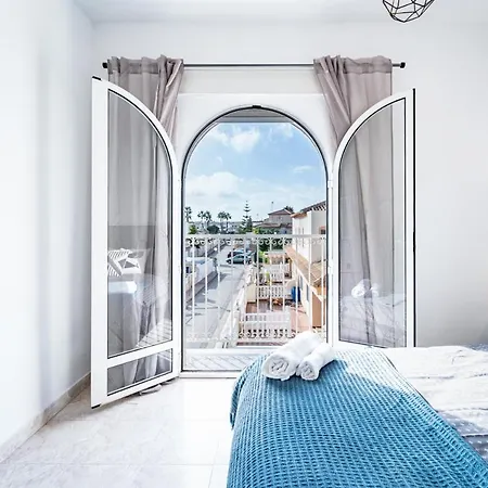 Renovated Townhouse - Rooftop, Garden & Stunning Views